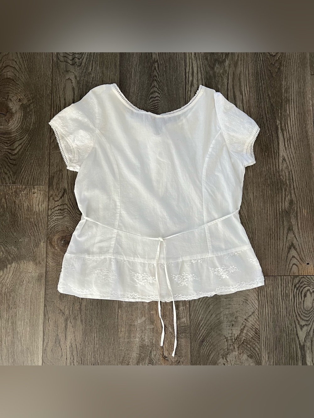 AEROPOSTALE NWT Vintage White Eyelet Lace Front Tie Back Peasant Blouse Size XL - Picture 2 of 7